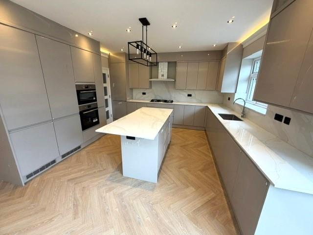 7 bed property in Beech Walk, Mill Hill